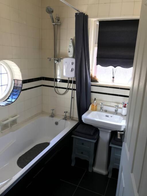 The Beach House South - Blackpool - Entire Holiday Home Экстерьер фото